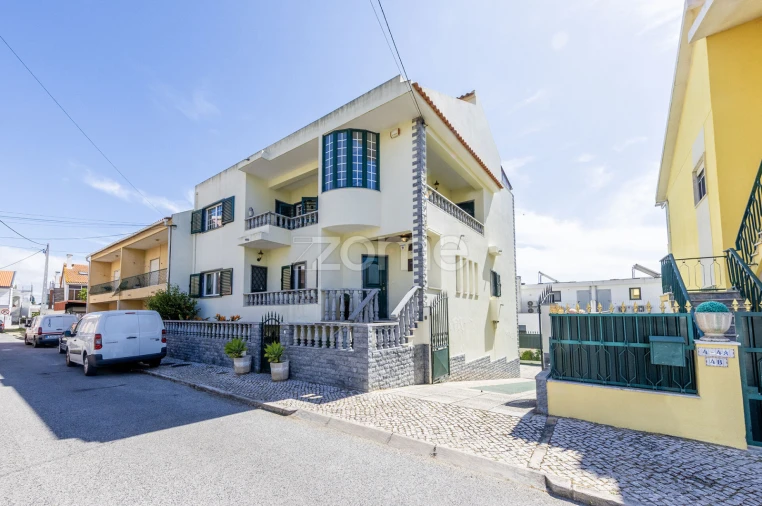 Moradia T5 para Venda em Santa Iria de Azoia, São João da Talha e Bobadela Foto 2
