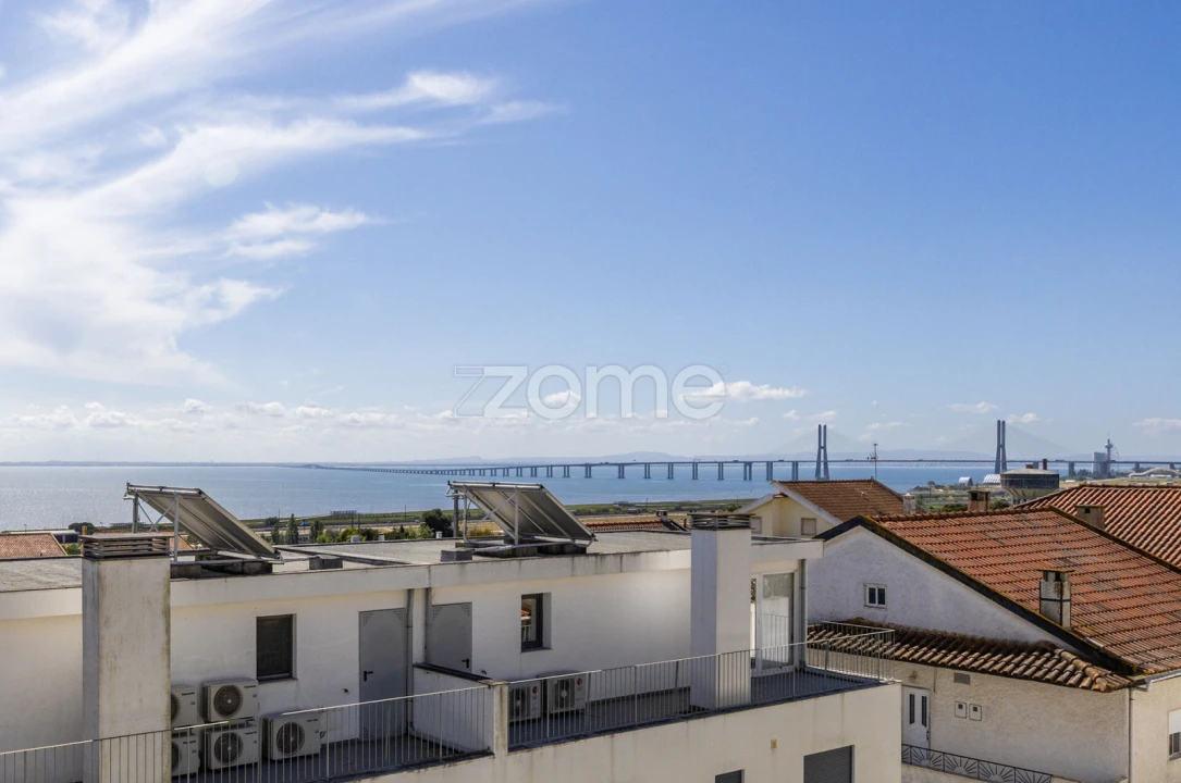 Moradia T5 para Venda em Santa Iria de Azoia, São João da Talha e Bobadela Foto 23