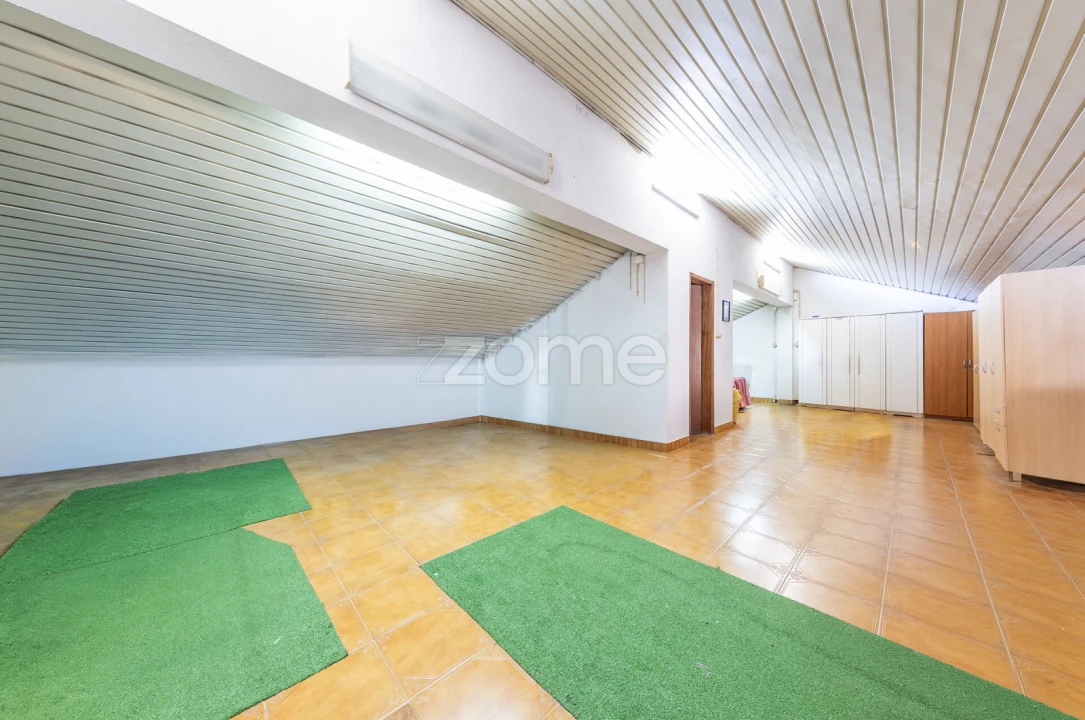 Moradia T5 para Venda em Santa Iria de Azoia, São João da Talha e Bobadela Foto 28