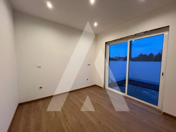 Moradia T3 para Venda em Esgueira