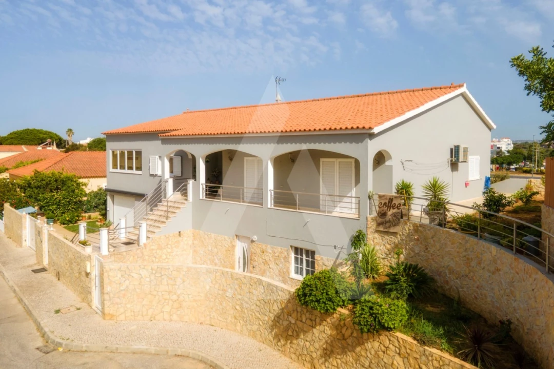 Moradia T4 para Venda em Quarteira Foto 4