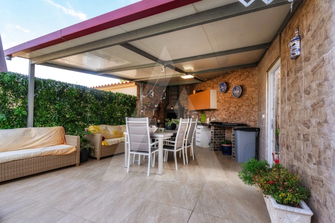 Moradia T4 para Venda em Quarteira Foto 26