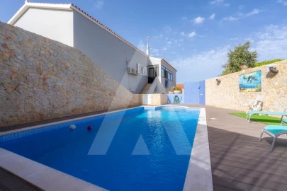 Moradia T4 para Venda em Quarteira