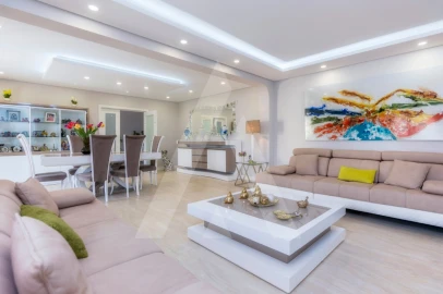 Moradia T4 para Venda em Quarteira