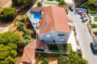 Moradia T4 para Venda em Quarteira