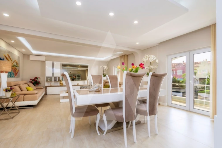 Moradia T4 para Venda em Quarteira Foto 12