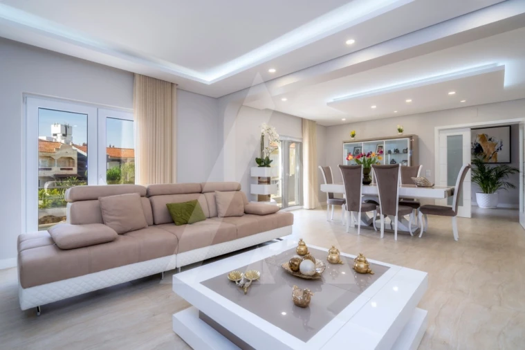 Moradia T4 para Venda em Quarteira Foto 16