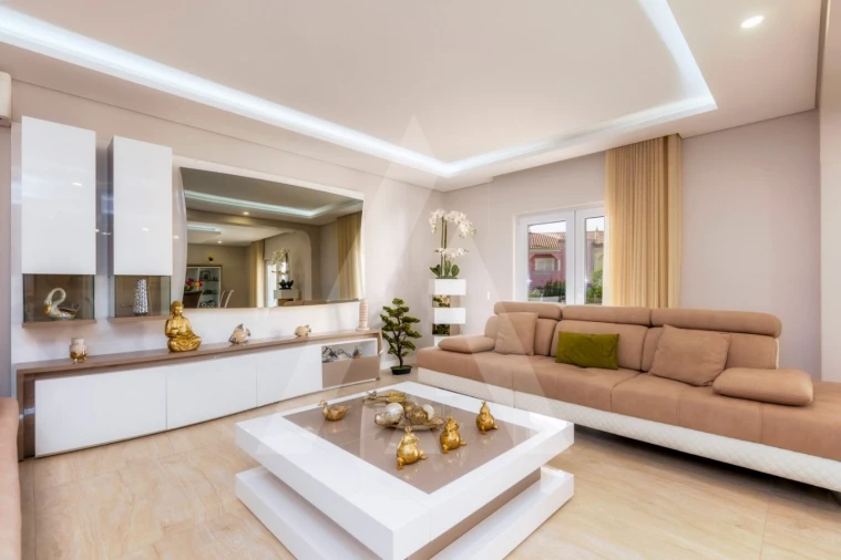 Moradia T4 para Venda em Quarteira Foto 17