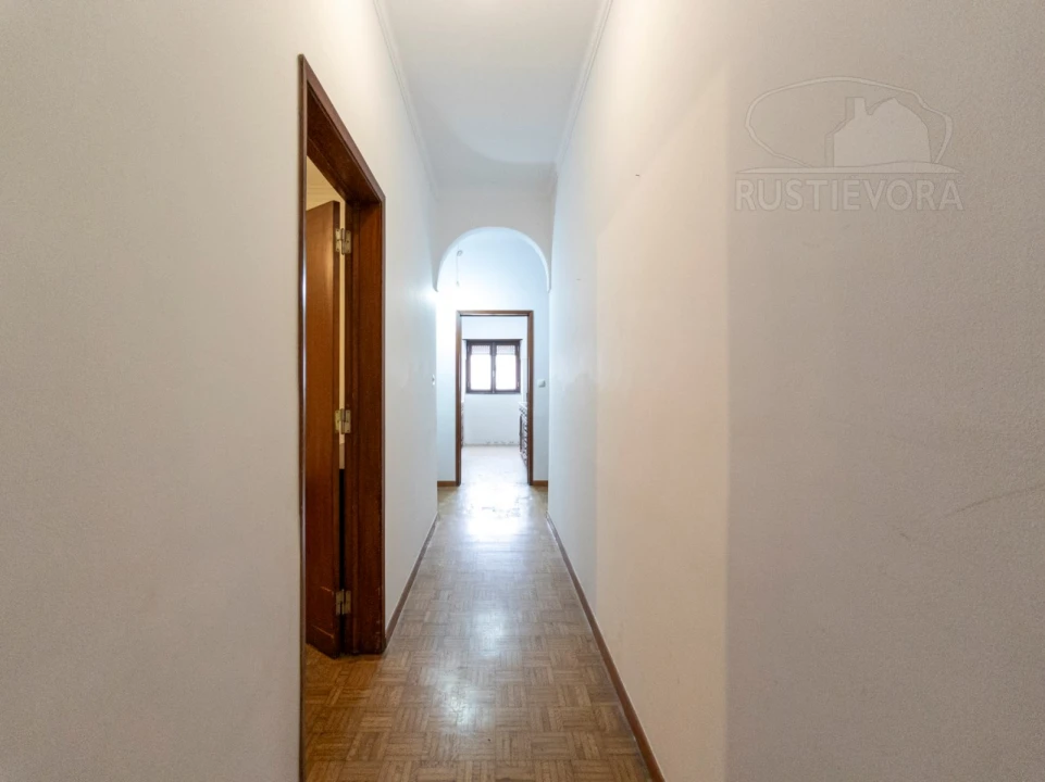 Moradia T4 para Arrendamento em Malagueira e Horta das Figueiras Foto 5