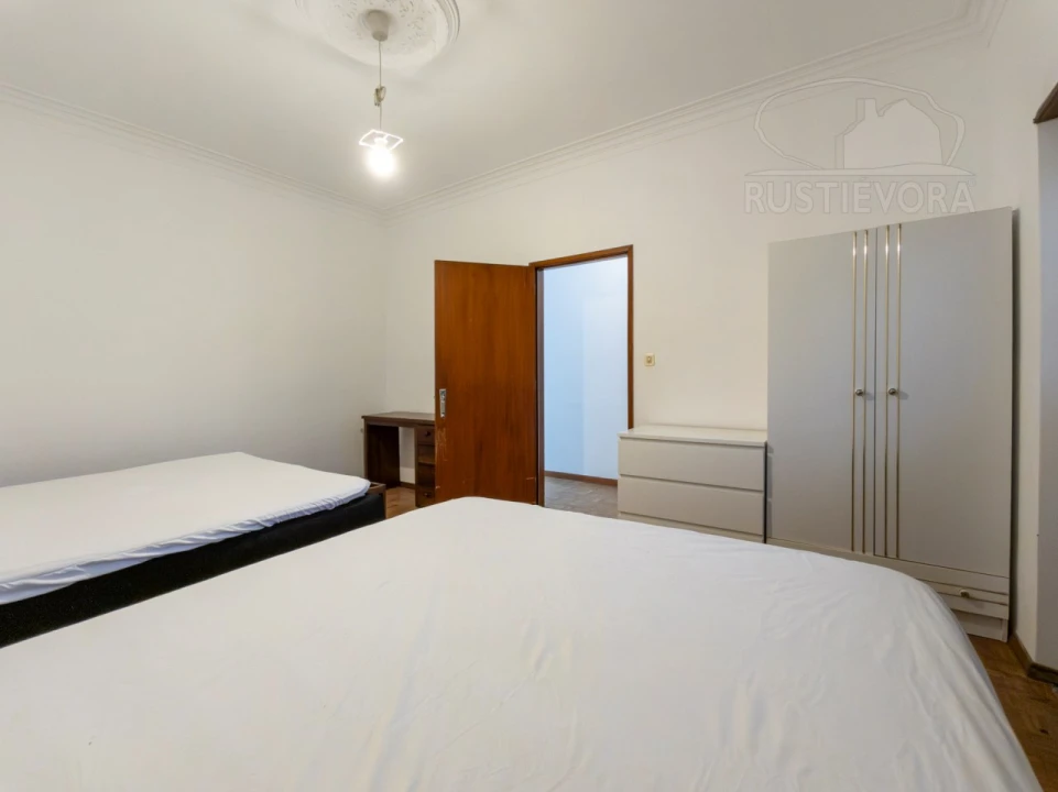 Moradia T4 para Arrendamento em Malagueira e Horta das Figueiras Foto 7