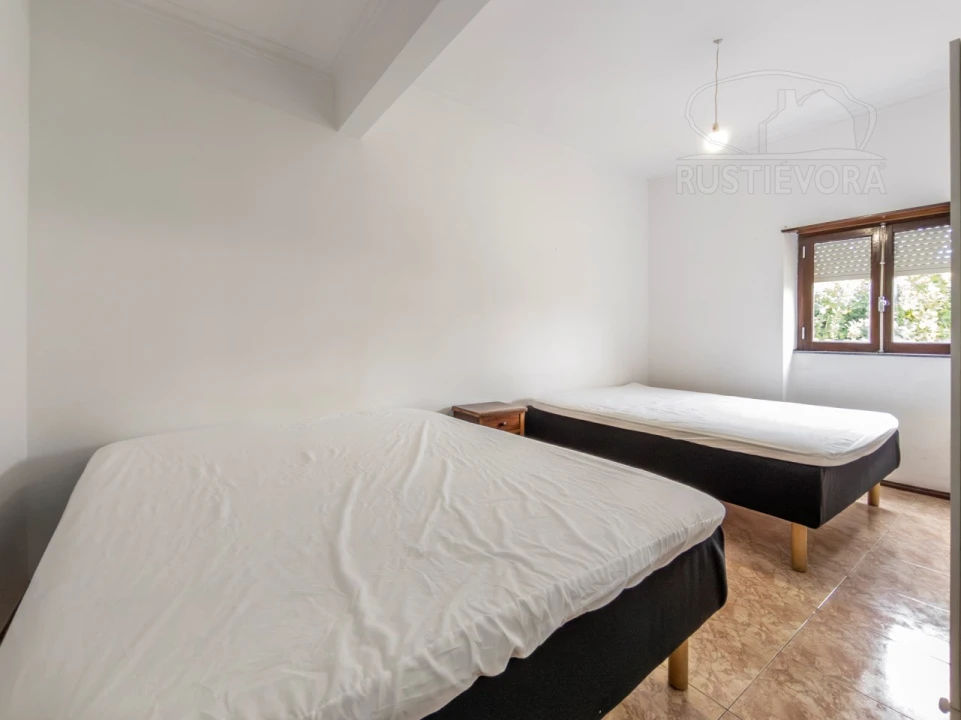 Moradia T4 para Arrendamento em Malagueira e Horta das Figueiras Foto 12