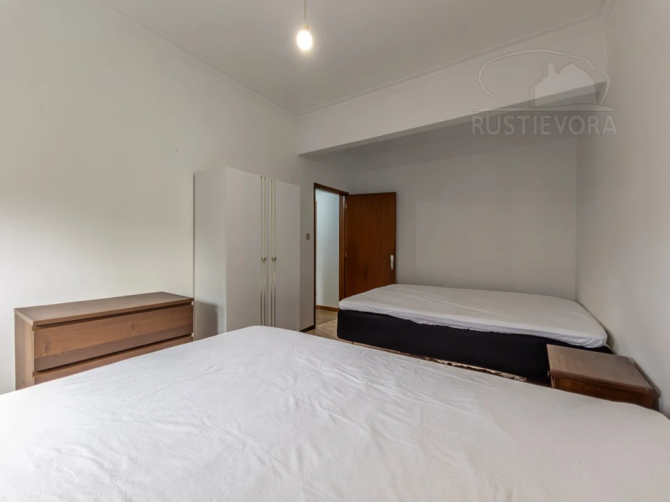 Moradia T4 para Arrendamento em Malagueira e Horta das Figueiras Foto 13