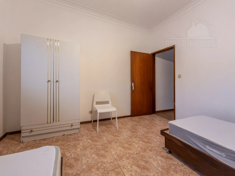 Moradia T4 para Arrendamento em Malagueira e Horta das Figueiras Foto 19