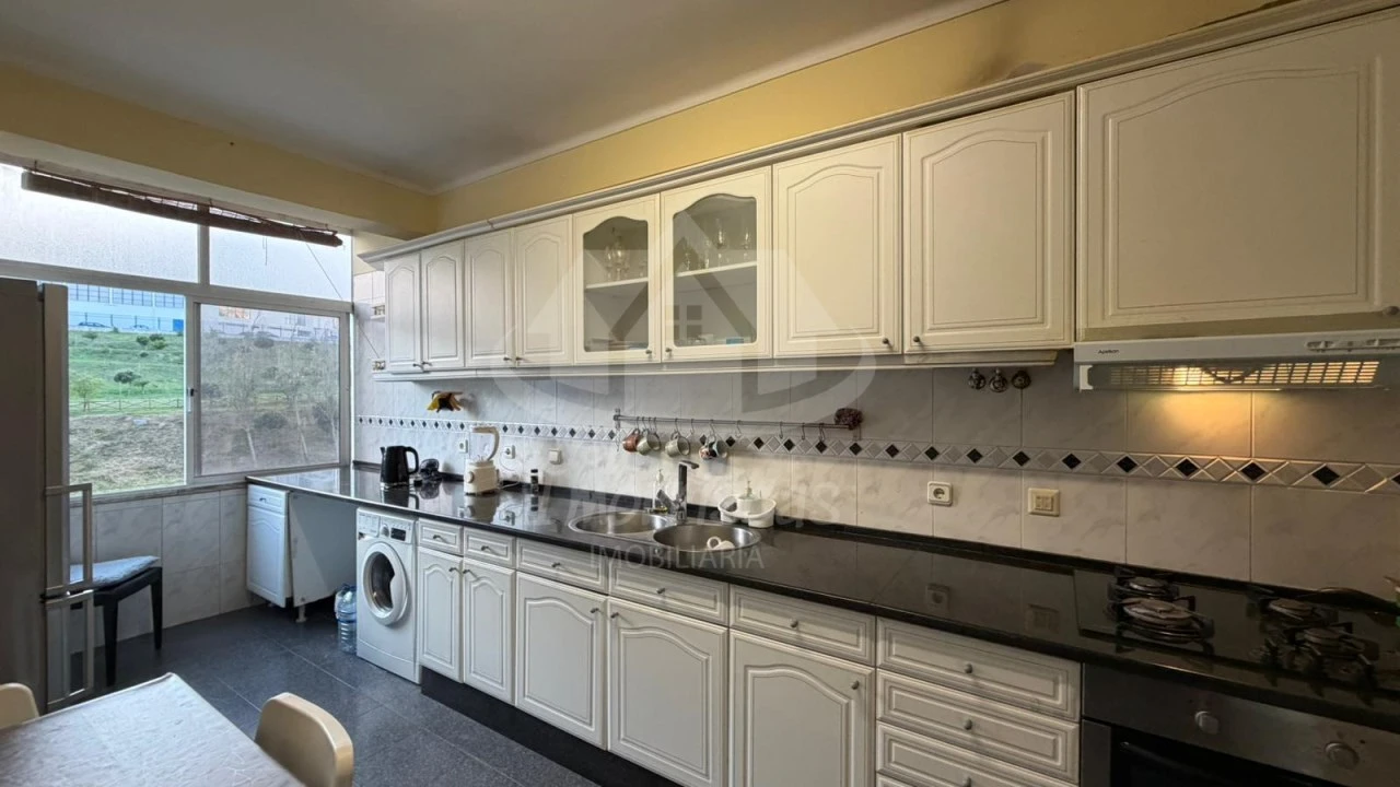 Apartamento T4 para Venda em Queluz e Belas Foto 1