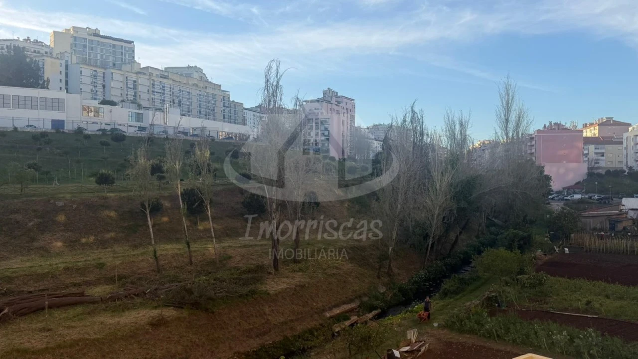 Apartamento T4 para Venda em Queluz e Belas Foto 32