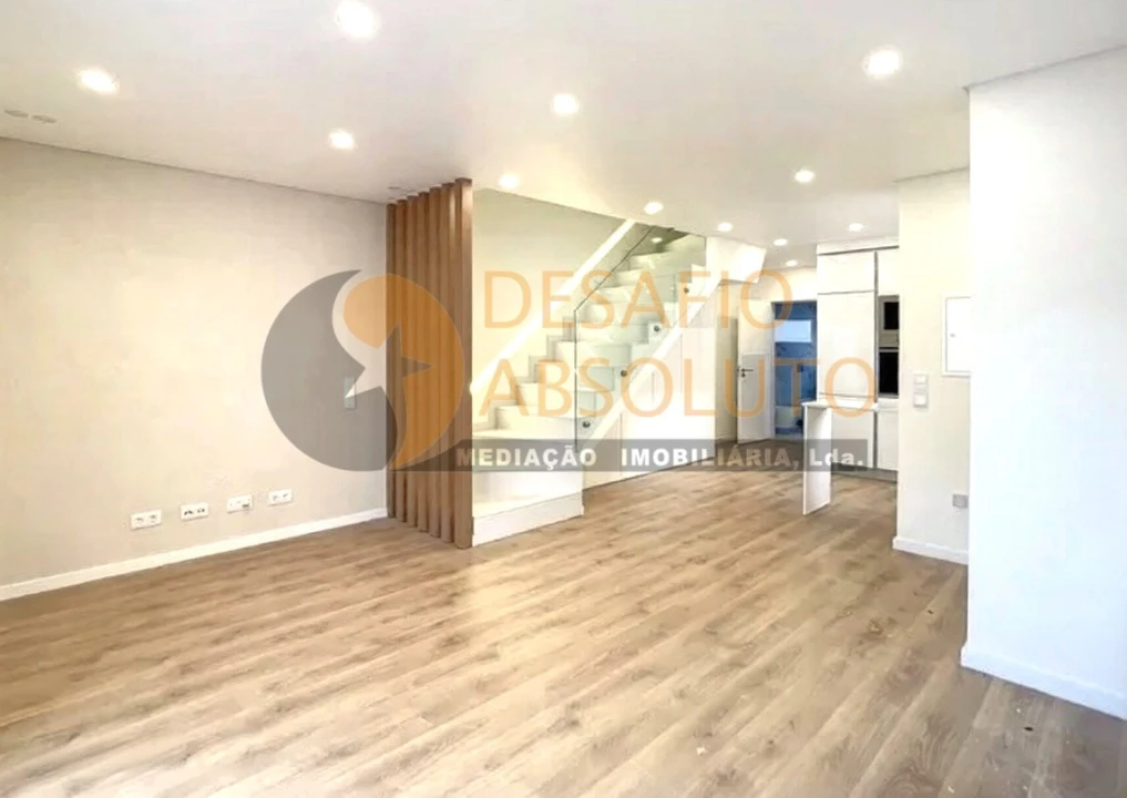 Moradia T3 para Venda em Fernao Ferro Foto 1