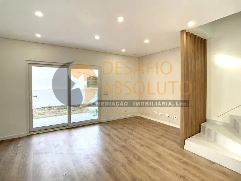 Moradia T3 para Venda em Fernao Ferro Foto 2