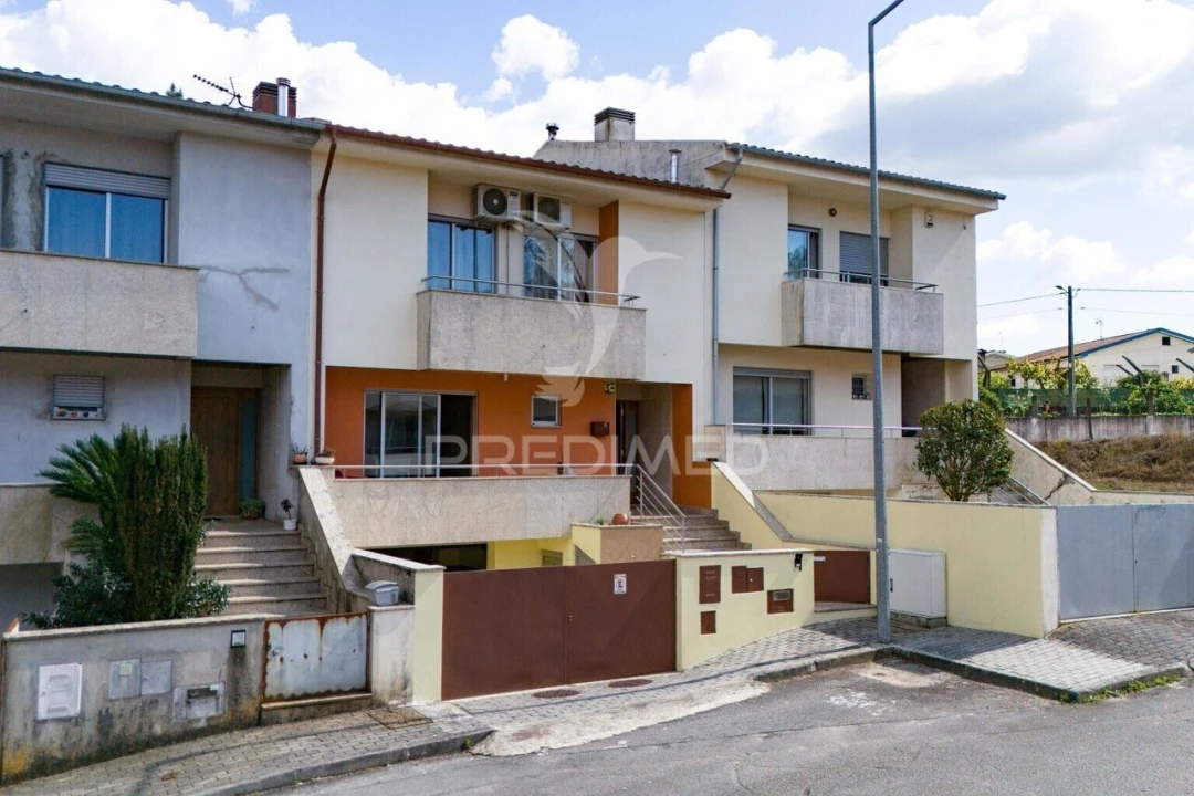 Moradia T3 para Venda em Palmeira Foto 2