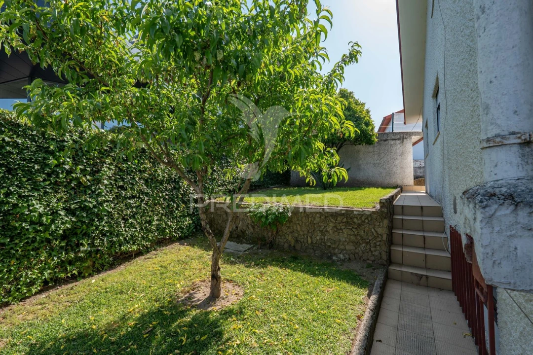 Moradia T4 para Venda em Vila Verde e Barbudo Foto 10