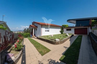Moradia T4 para Venda em Vila Verde e Barbudo