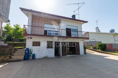 Moradia T4 para Venda em Vila Verde e Barbudo