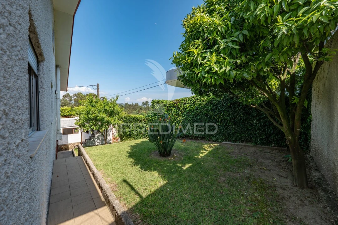 Moradia T4 para Venda em Vila Verde e Barbudo Foto 9
