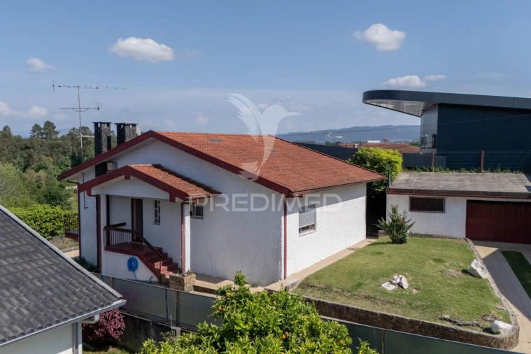 Moradia T4 para Venda em Vila Verde e Barbudo Foto 5