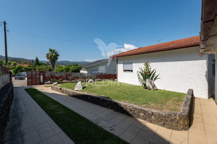 Moradia T4 para Venda em Vila Verde e Barbudo Foto 8