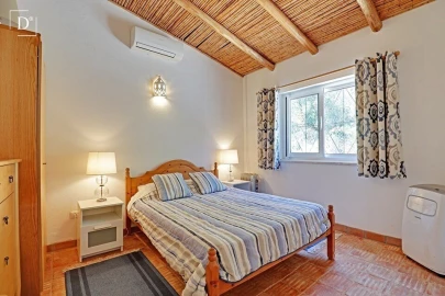 Moradia T4 para Venda em Santa Barbara de Nexe
