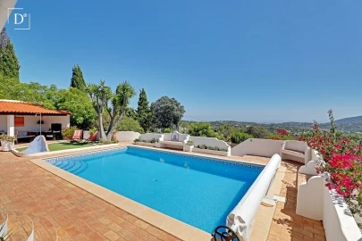 Moradia T4 para Venda em Santa Barbara de Nexe