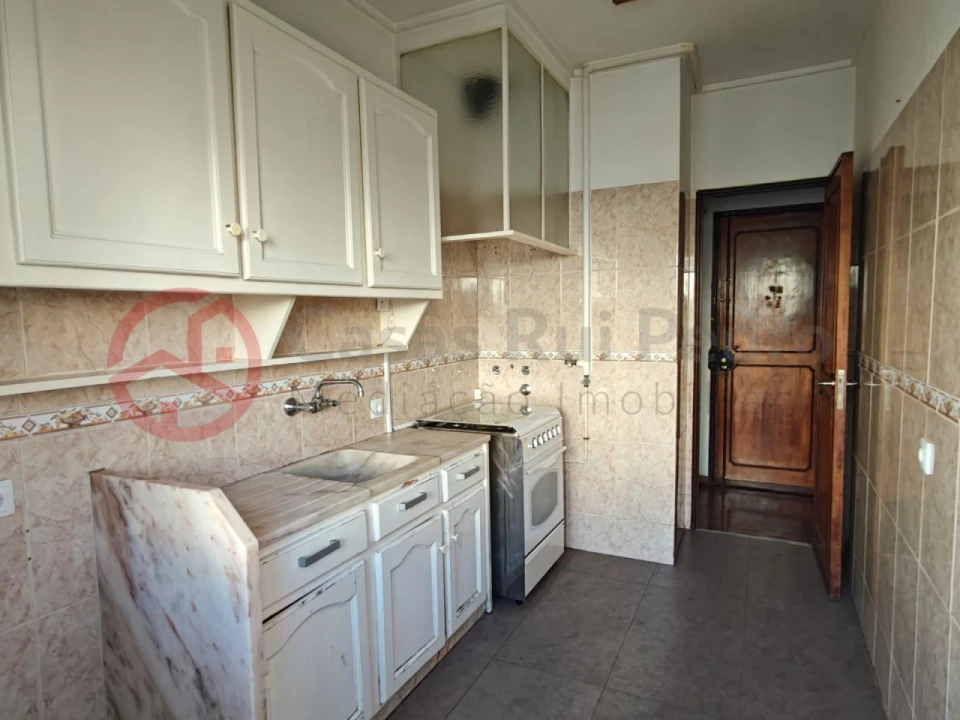 Apartamento T2 para Venda em Odivelas Foto 2
