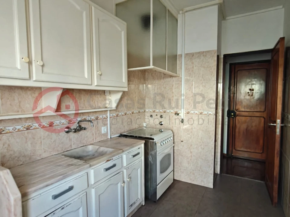 Apartamento T2 para Venda em Odivelas Foto 3