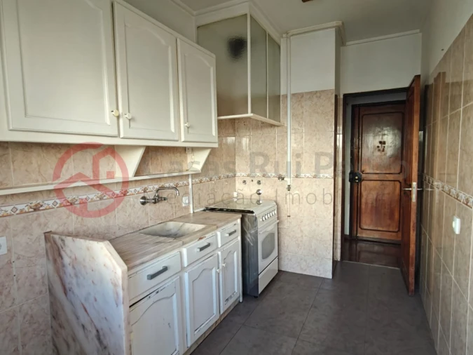 Apartamento T2 para Venda em Odivelas Foto 2