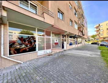 Loja para Venda em Merelim (São Pedro) e Frossos