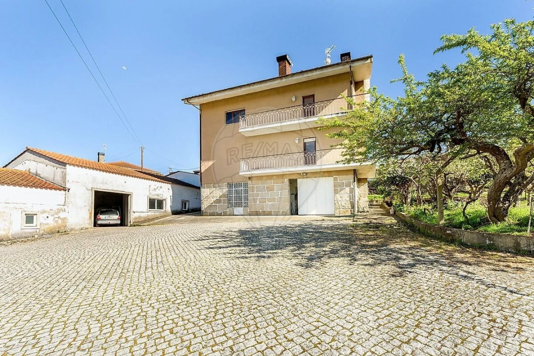 Quinta T3 para Venda em Vilar de Nantes Foto 1