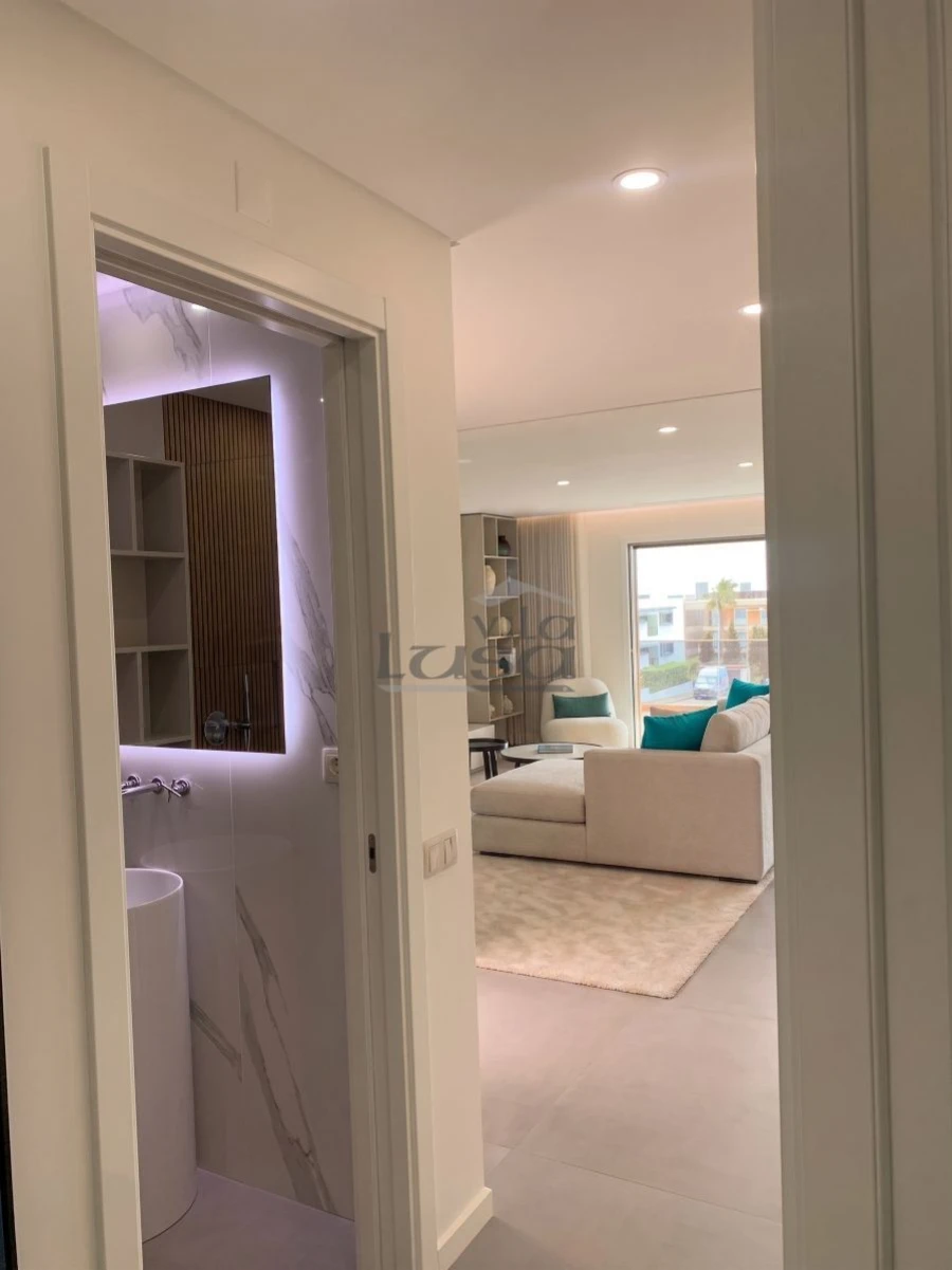 Apartamento T2 para Venda em Quarteira Foto 8
