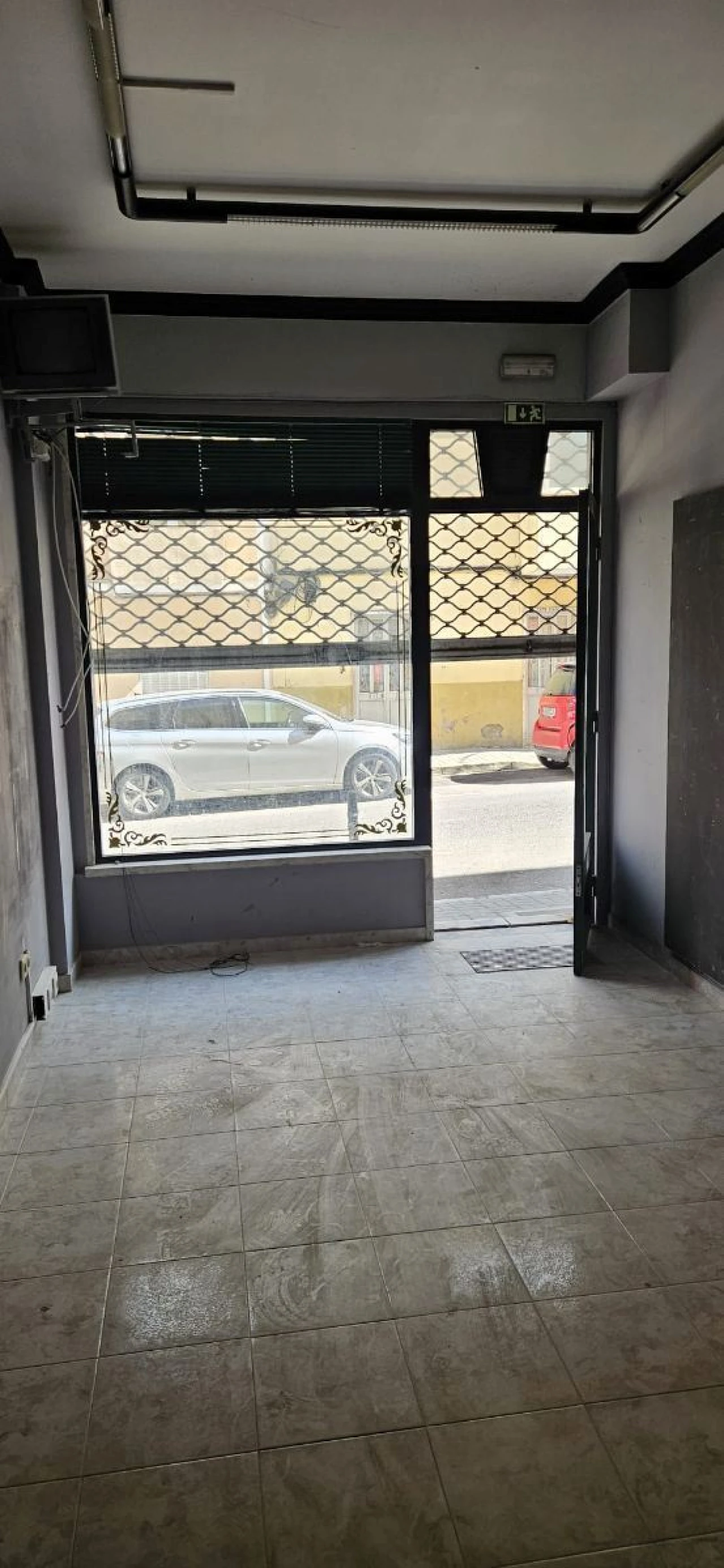 Loja para Arrendamento em Encosta do Sol Foto 1