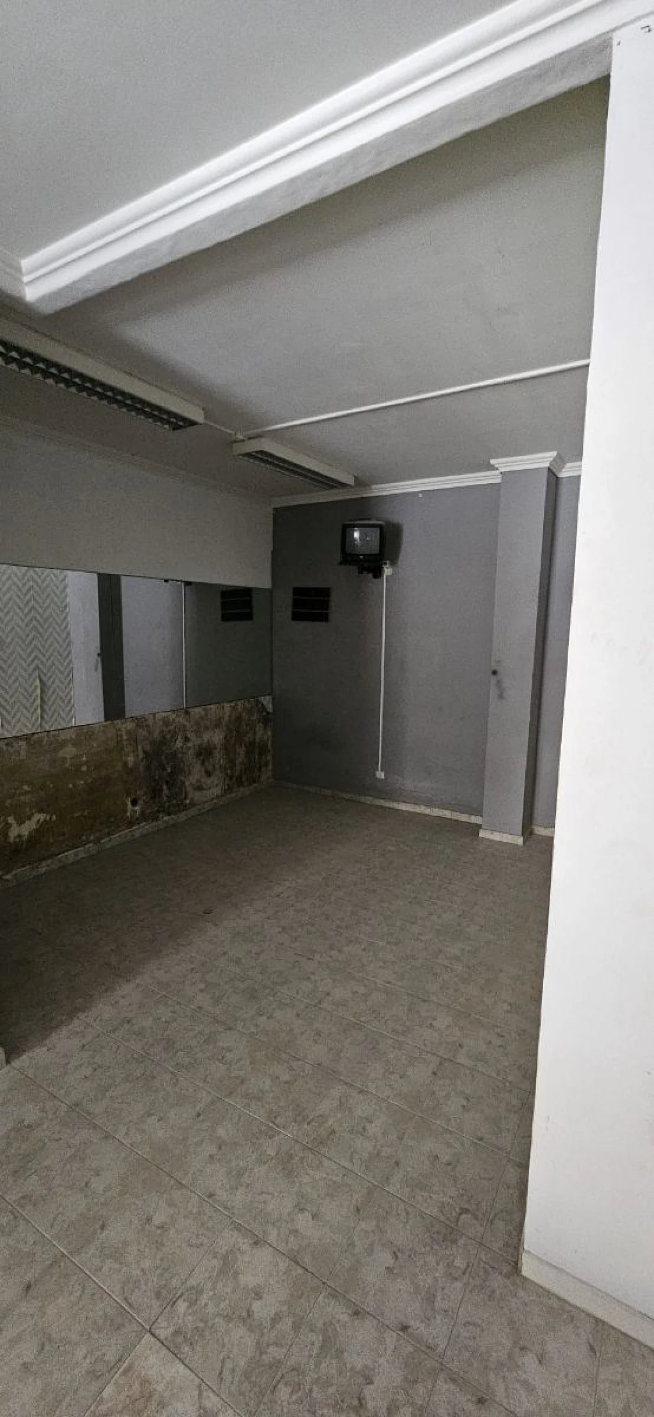 Loja para Arrendamento em Encosta do Sol Foto 9