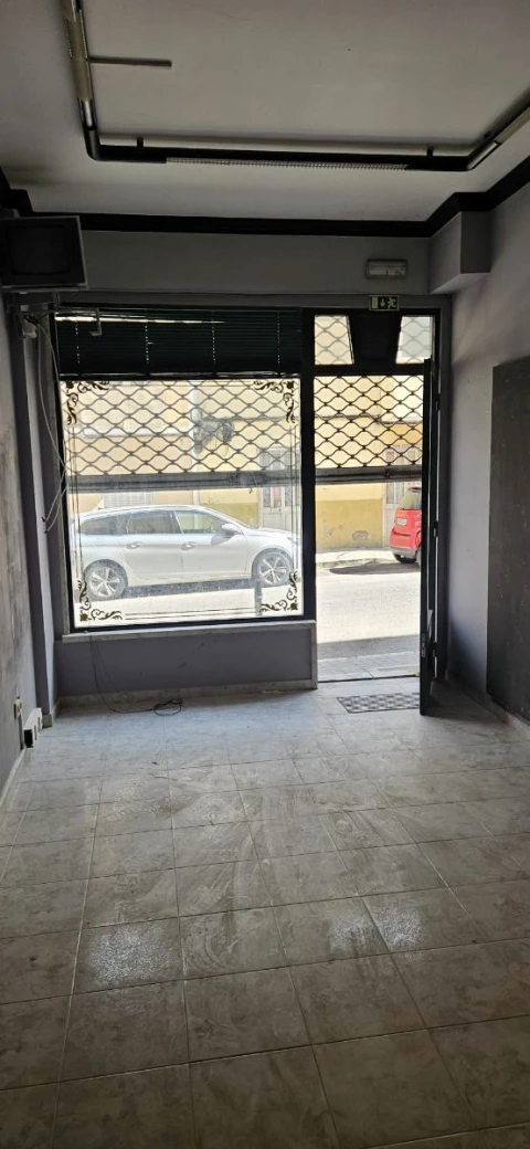 Loja para Arrendamento em Encosta do Sol