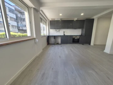 Apartamento T1 para Venda em Póvoa de Santo Adrião e Olival Basto