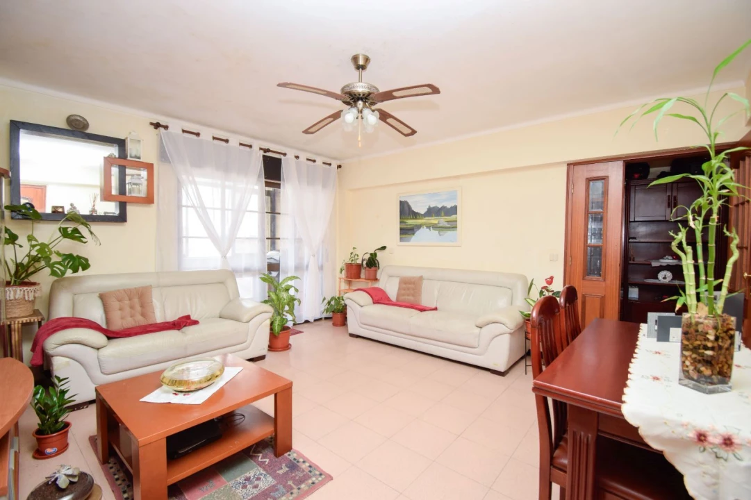 Apartamento T5 para Venda em Rio de Mouro Foto 3