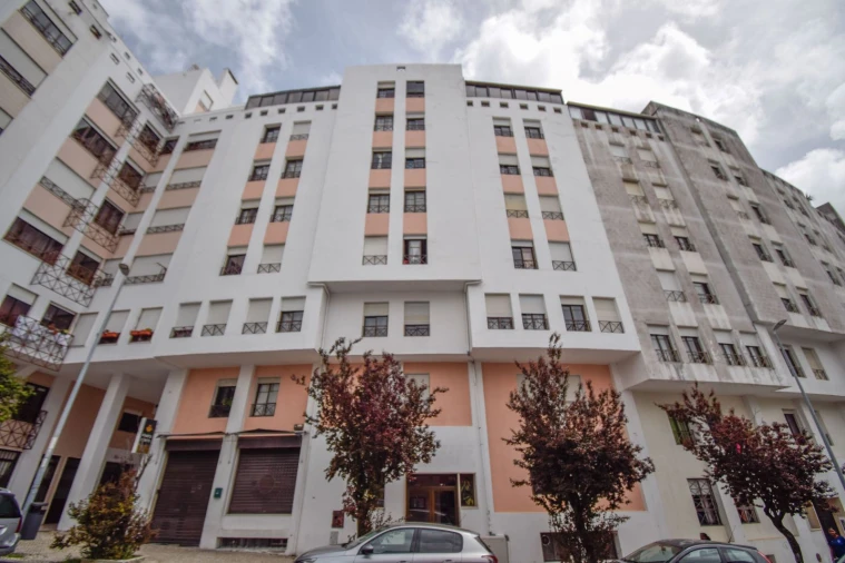 Apartamento T5 para Venda em Rio de Mouro Foto 28