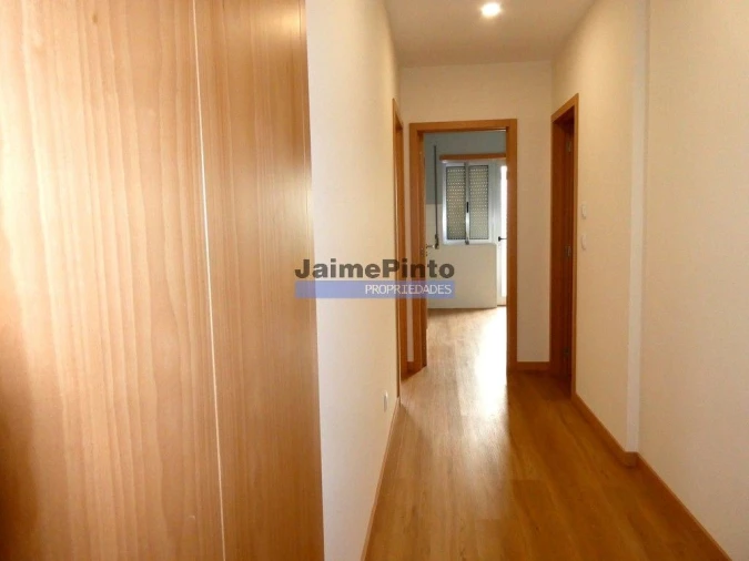 Apartamento T2 para Arrendamento em Rio Tinto Foto 4