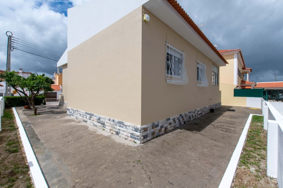 Moradia T3 para Venda em Carregado e Cadafais Foto 23