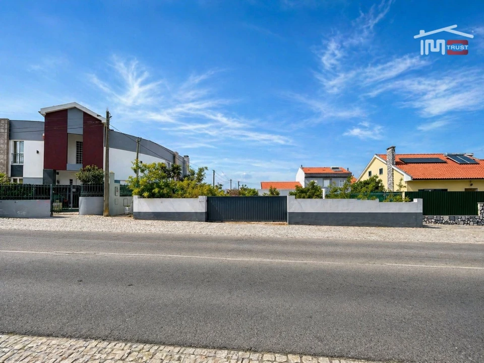 Terreno Comércio / Armazém para Arrendamento em Sarilhos Grandes Foto 2