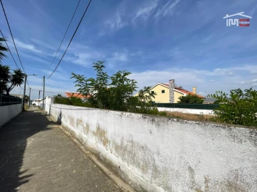 Terreno Comércio / Armazém para Arrendamento em Sarilhos Grandes
