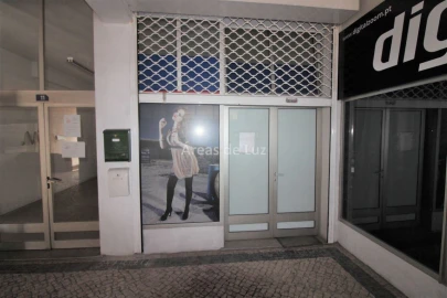 Loja para Arrendamento em Leiria, Pousos, Barreira e Cortes
