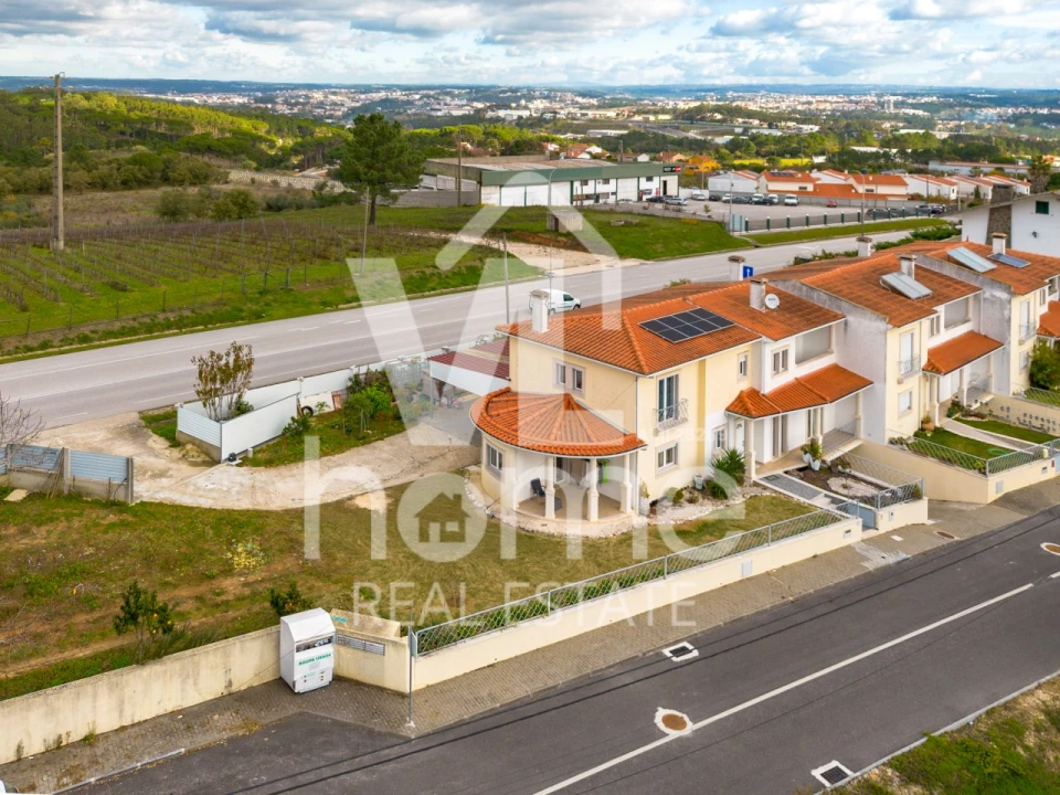 Apartamento T4 para Venda em Parceiros e Azoia Foto 2