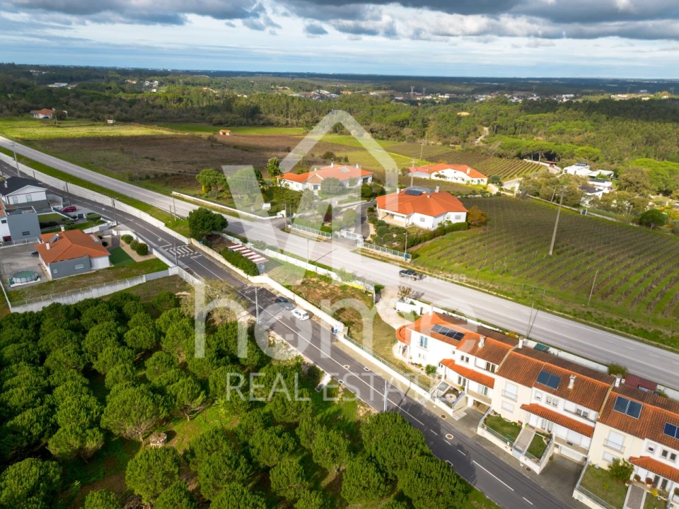 Apartamento T4 para Venda em Parceiros e Azoia Foto 32