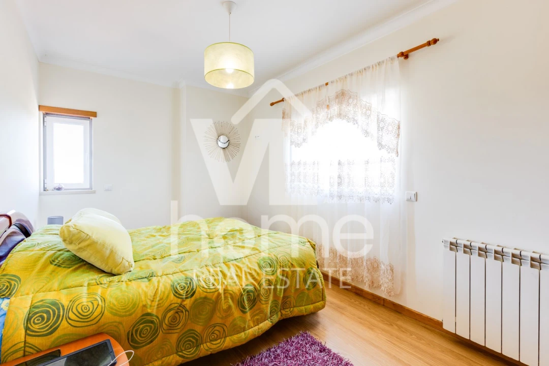 Apartamento T4 para Venda em Parceiros e Azoia Foto 6